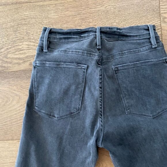 Frame Le High Skinny in Grey Whisker - Picture 7 of 13